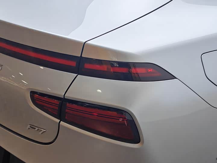 Фото 7 - XPeng P7