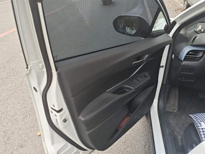 Фото 7 - Toyota Izoa