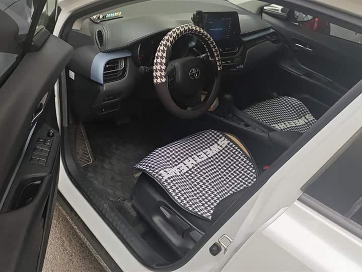 Фото 9 - Toyota Izoa