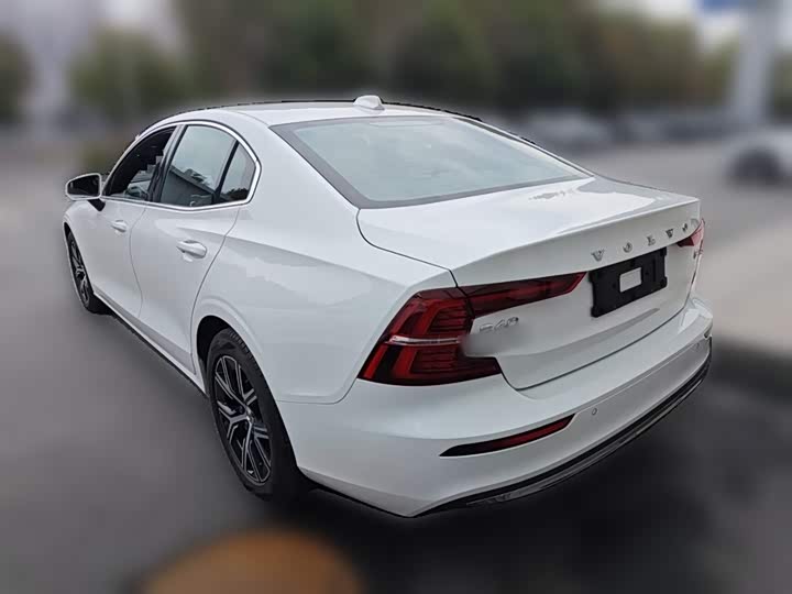 Фото 9 - Volvo S60