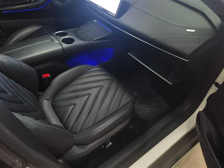 Фото 8 - Changan Deepal SL03