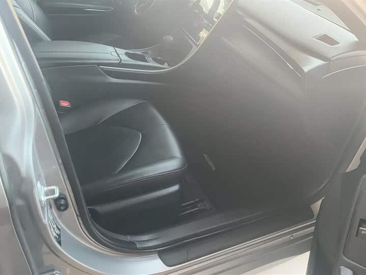 Фото 8 - Toyota Avalon