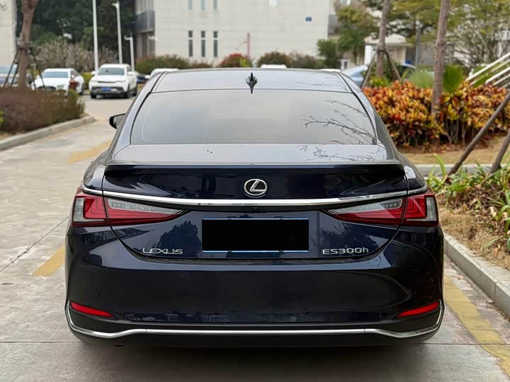 Фото 4 - Lexus ES