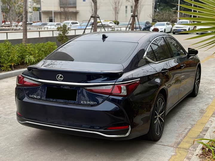 Фото 5 - Lexus ES