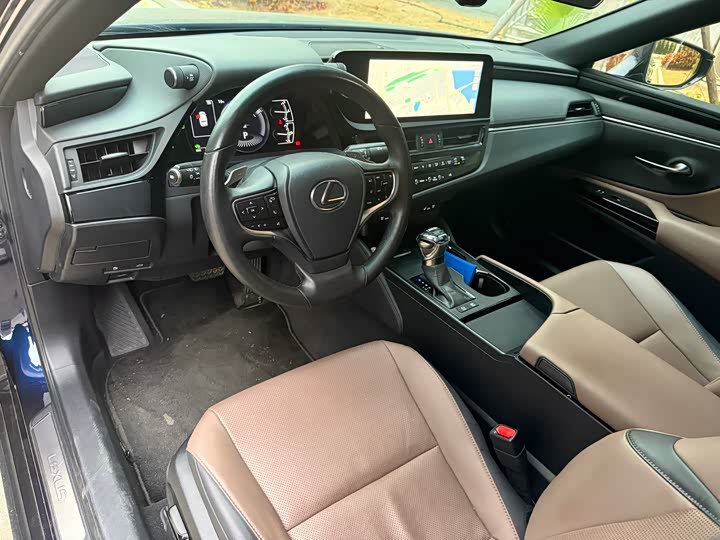 Фото 6 - Lexus ES