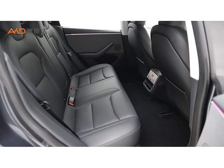 Фото 8 - Tesla Model 3