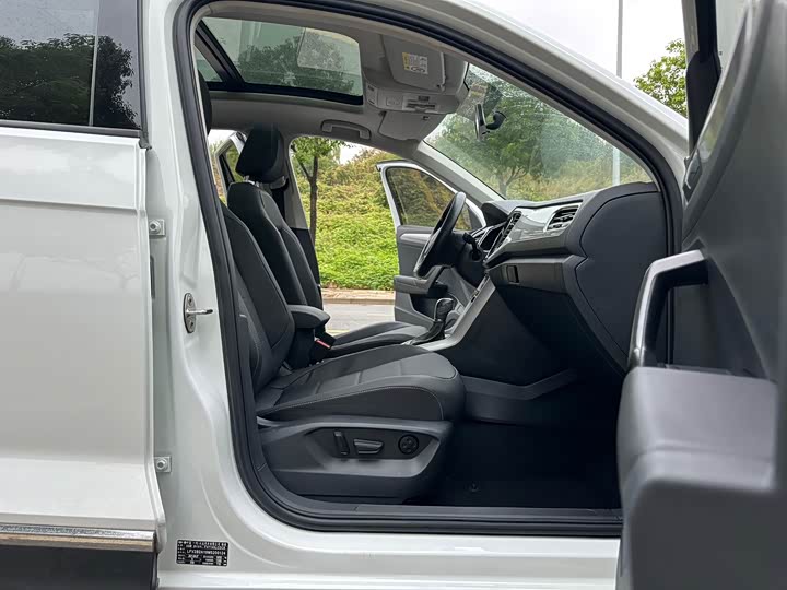 Фото 9 - Volkswagen T-Roc