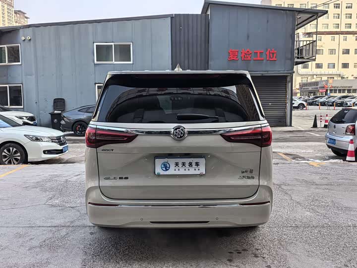 Фото 4 - Buick GL8 ES