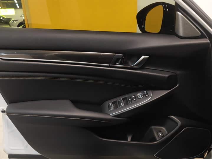 Фото 7 - Honda Accord