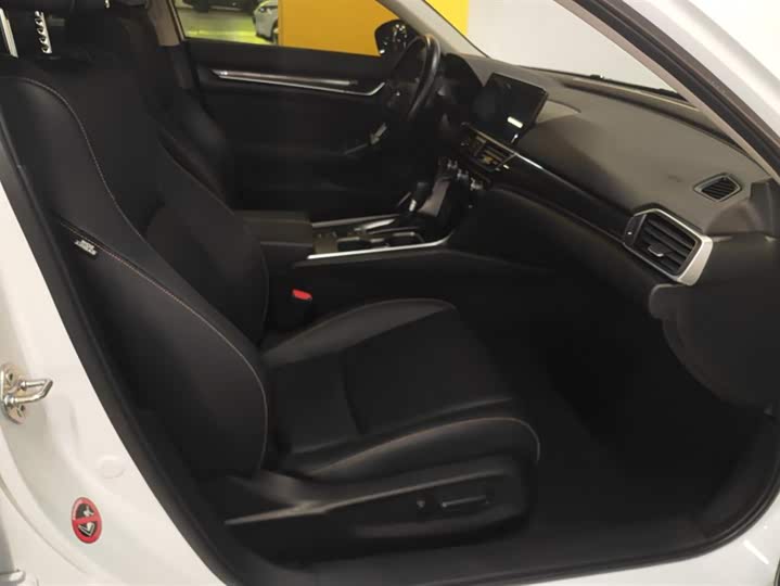 Фото 8 - Honda Accord