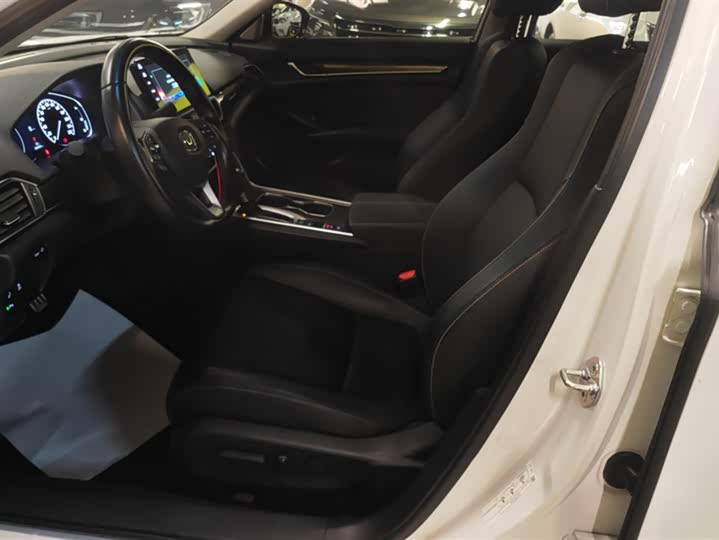 Фото 9 - Honda Accord