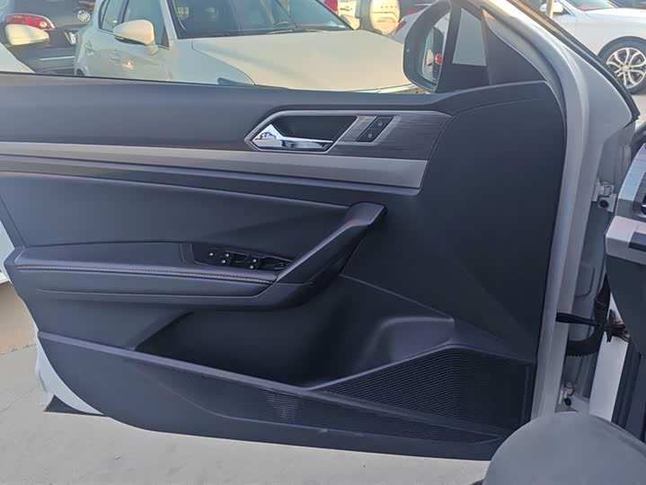 Фото 7 - Volkswagen Lavida