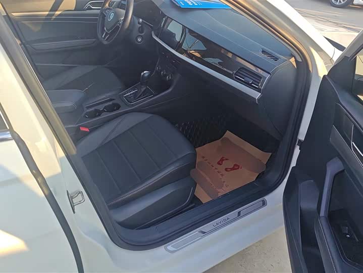 Фото 8 - Volkswagen Lavida