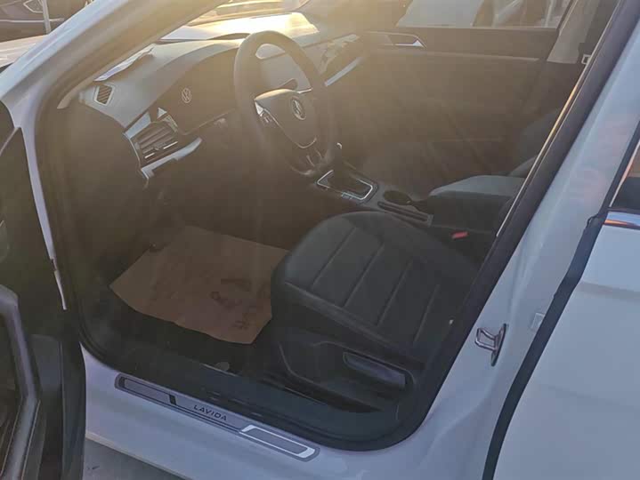 Фото 9 - Volkswagen Lavida