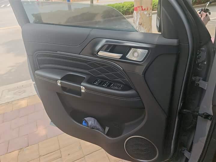 Фото 7 - Tank 300