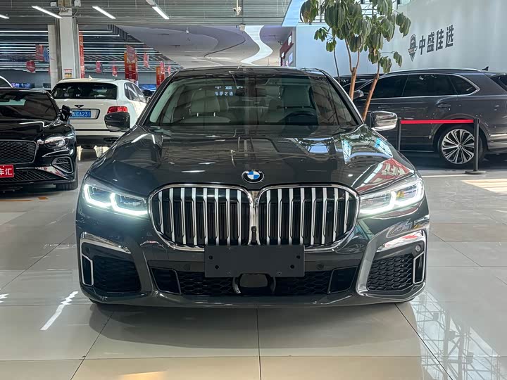 Фото 2 - BMW 7 Series