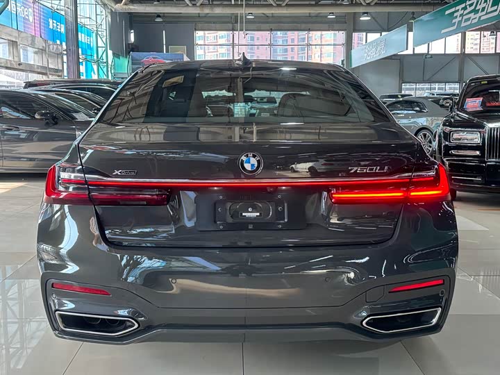Фото 5 - BMW 7 Series