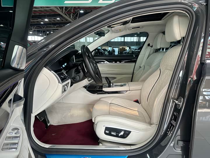 Фото 8 - BMW 7 Series