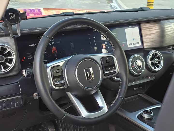 Фото 4 - Tank 300