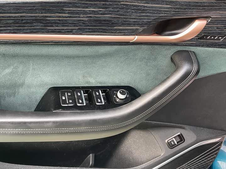 Фото 7 - Geely Monjaro