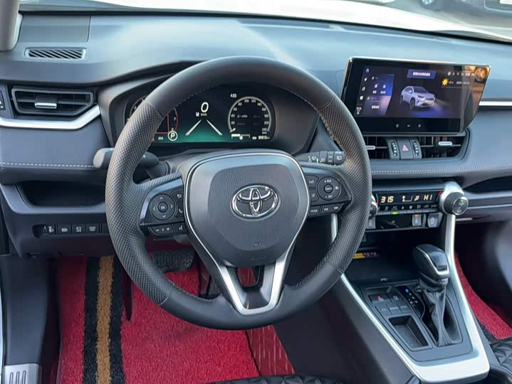 Фото 4 - Toyota RAV4