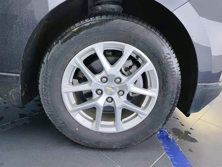 Фото 6 - Chevrolet Equinox