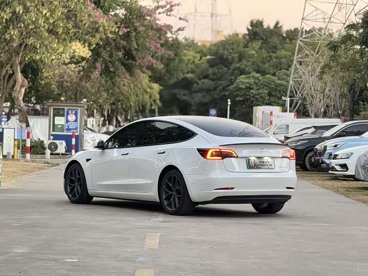 Фото 5 - Tesla Model 3