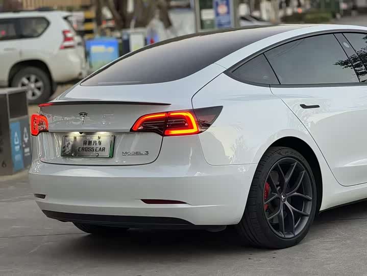 Фото 7 - Tesla Model 3