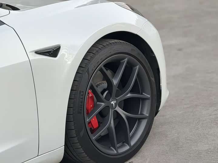 Фото 9 - Tesla Model 3