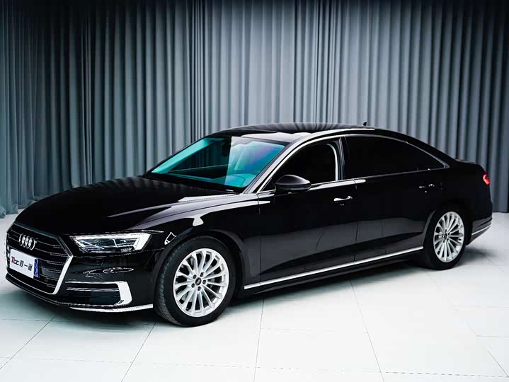 Фото 1 - Audi A8