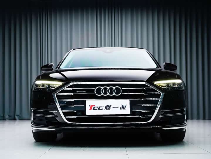 Фото 2 - Audi A8