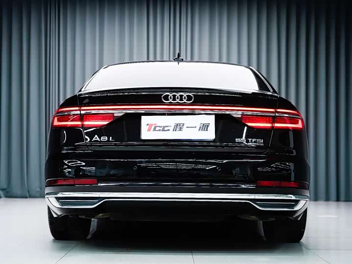 Фото 6 - Audi A8