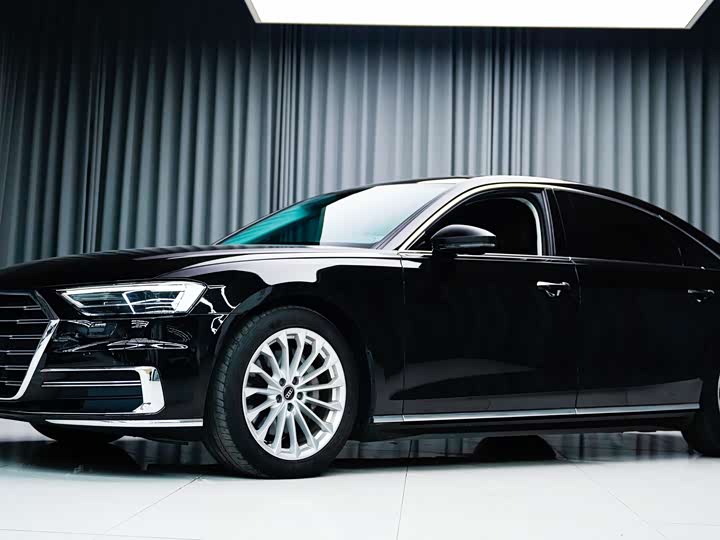 Фото 7 - Audi A8