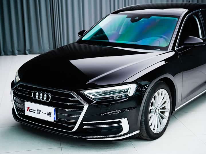Фото 8 - Audi A8