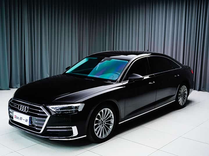 Фото 9 - Audi A8