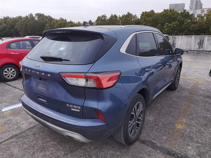 Фото 7 - Ford Escape