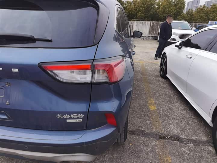 Фото 8 - Ford Escape