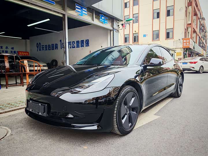 Фото 1 - Tesla Model 3