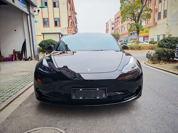 Фото 2 - Tesla Model 3