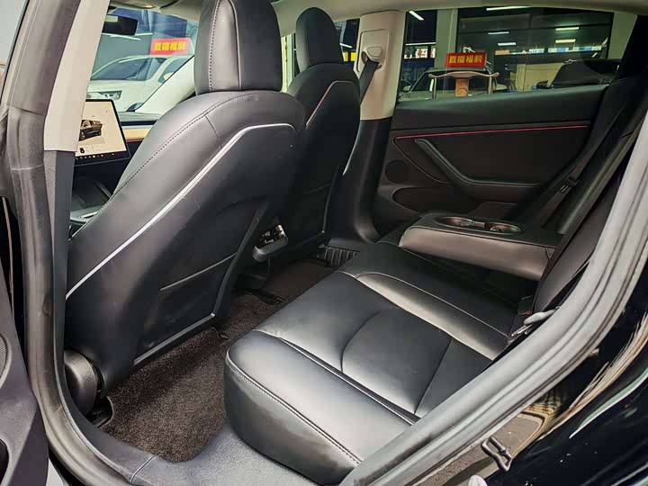 Фото 4 - Tesla Model 3