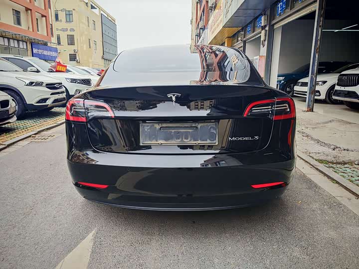 Фото 6 - Tesla Model 3