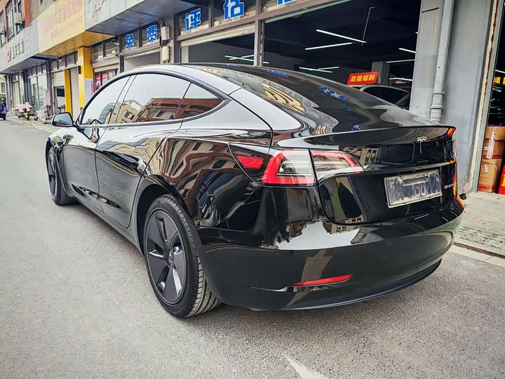 Фото 8 - Tesla Model 3