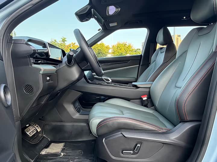 Фото 7 - Geely Atlas