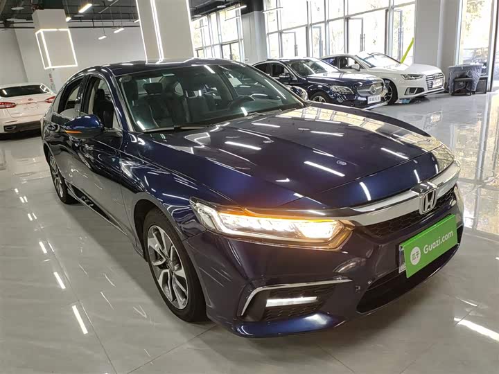 Фото 4 - Honda Inspire