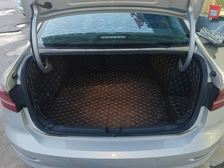 Фото 4 - Volkswagen Lavida