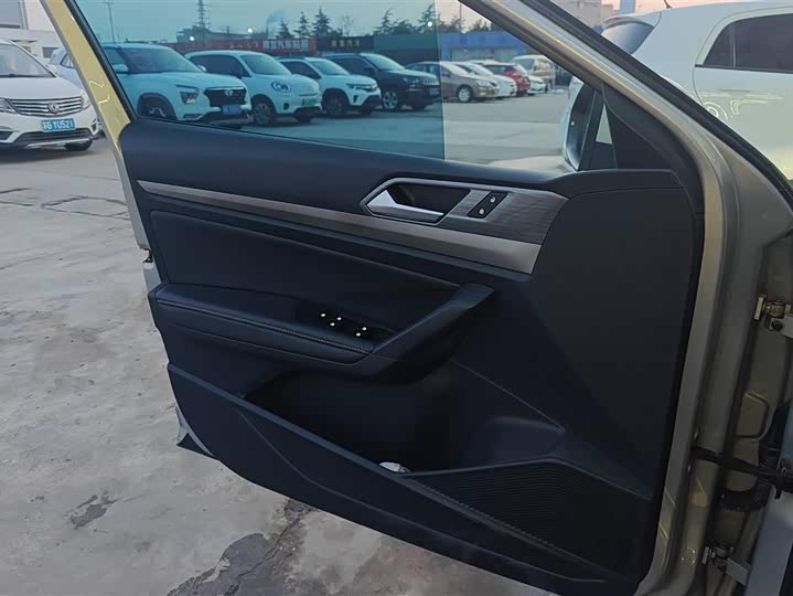 Фото 7 - Volkswagen Lavida