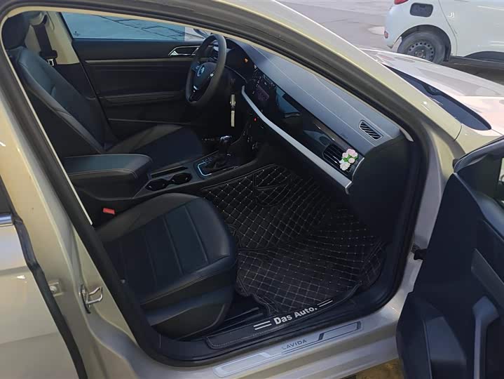 Фото 8 - Volkswagen Lavida