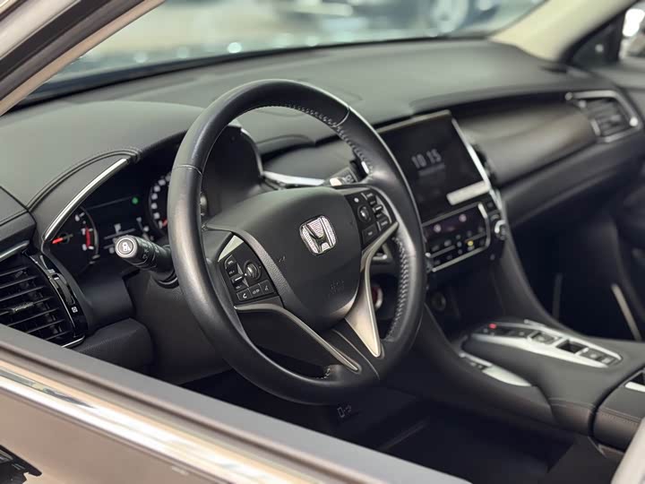 Фото 7 - Honda Avancier