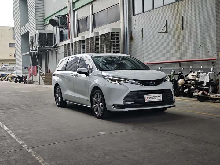 Фото 3 - Toyota Sienna