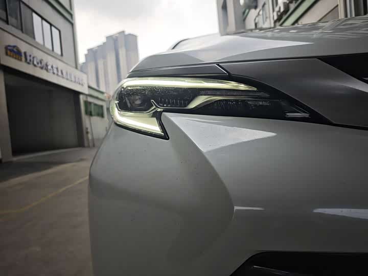 Фото 7 - Toyota Sienna